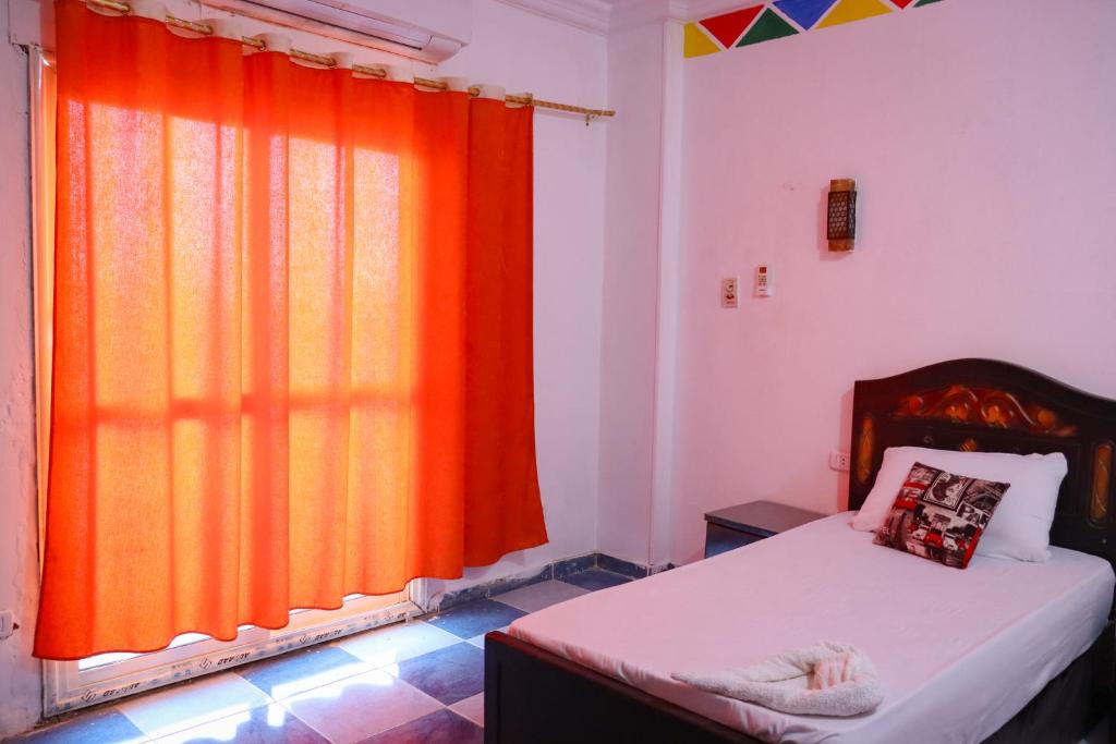 Postel nebo postele na pokoji v ubytování Nubian Kulih house