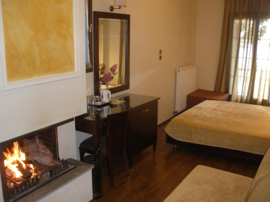 Postel nebo postele na pokoji v ubytování Pelias Hotel