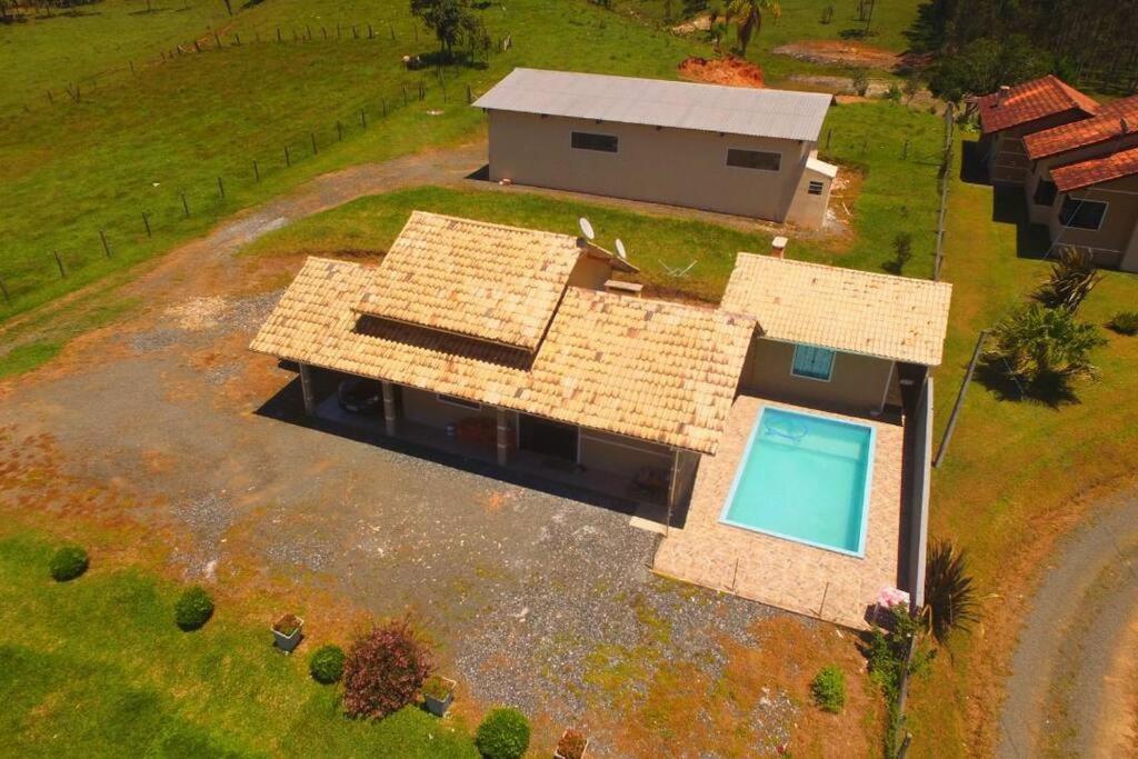 Kolam renang di atau dekat dengan Casa de campo Serra Alta