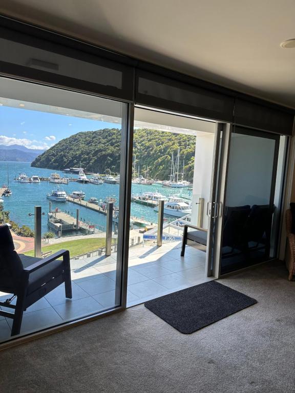 Oxleys 406 3 bedroom Waterfront Apartment - Resim 13