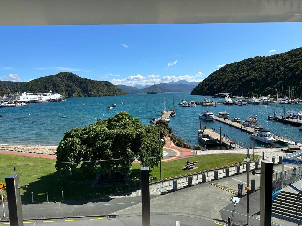 Oxleys 406 3 bedroom Waterfront Apartment - Resim 14