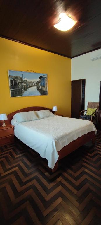 Postel nebo postele na pokoji v ubytování Flying Dog Hostel Iquitos