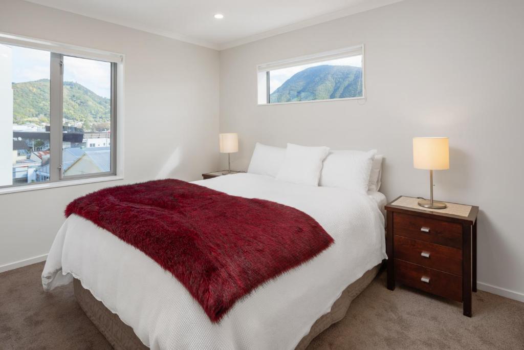 Oxleys 406 3 bedroom Waterfront Apartment - Resim 7