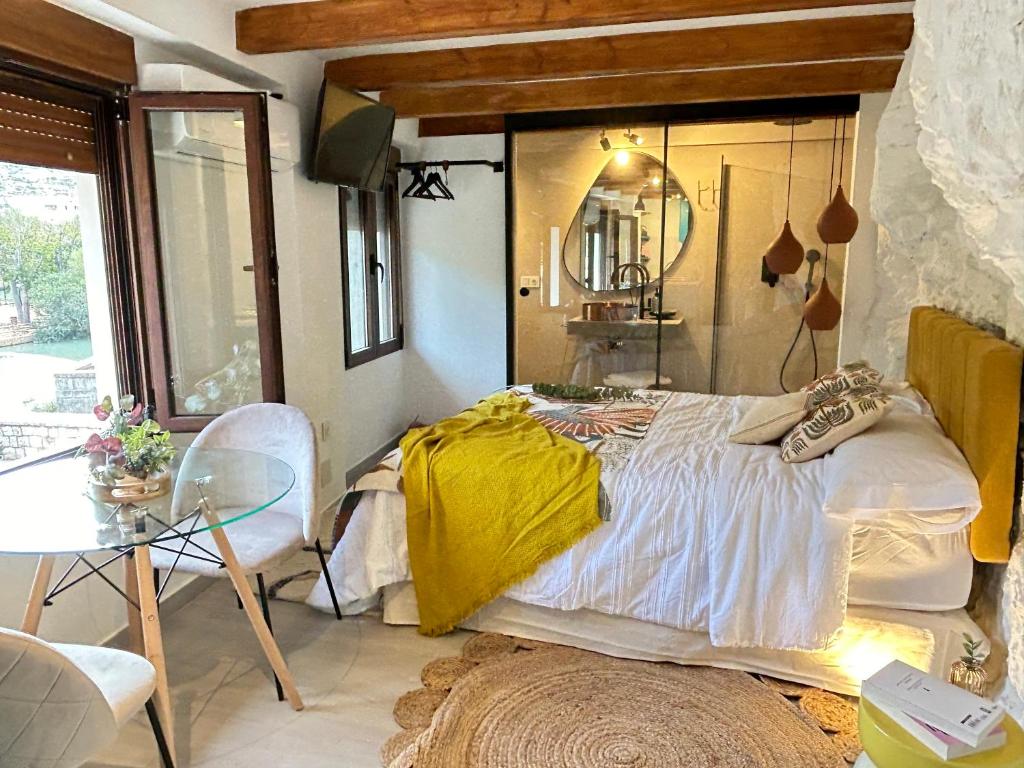 a bedroom with a bed with a yellow blanket on it at De Alcalá al cielo Frida in Alcalá del Júcar