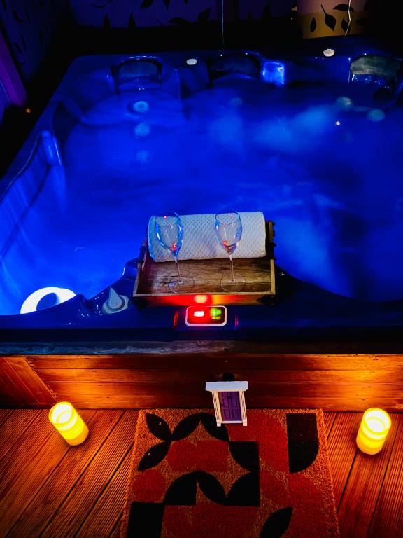 Family Home with Spa, Office and BBQ - Resim 15