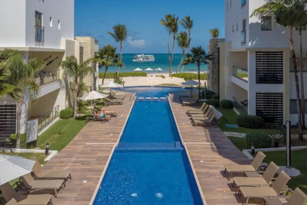 Πισίνα στο ή κοντά στο Beach Apartament with sea views Punta Cana