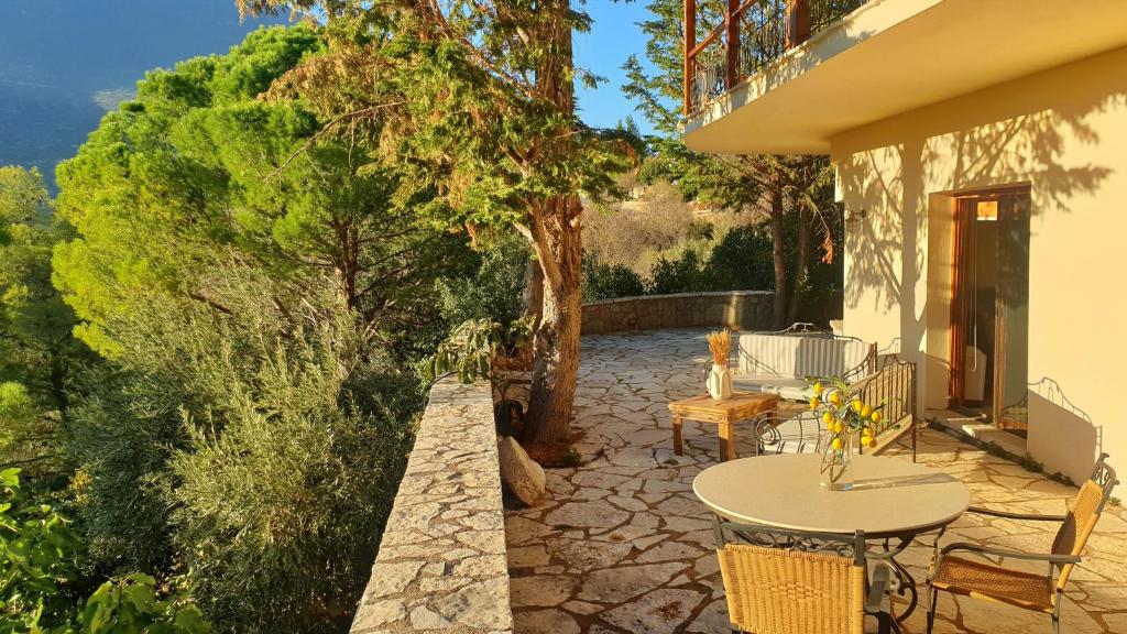 Private Villa with Panoramic View - Housity
