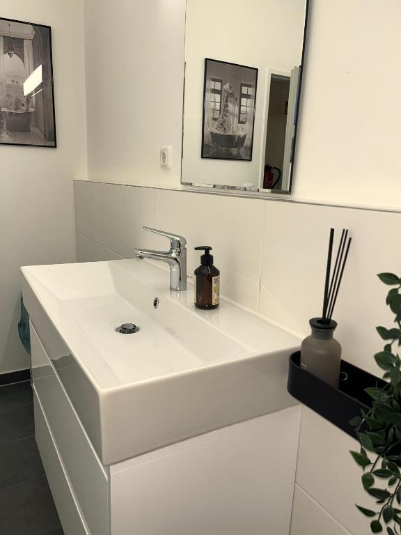 Fotografie z fotogalerie ubytování D10 I shared bathrooms&kitchen v destinaci Garching bei München