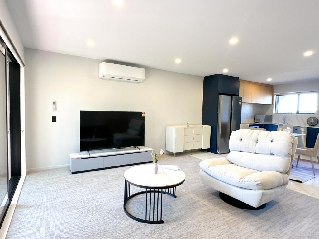 Graceful Stay 3BR beside UC - Resim 1