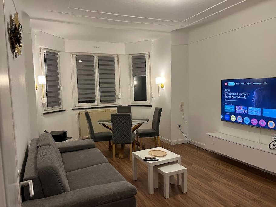 TV a/nebo společenská místnost v ubytování Zahra