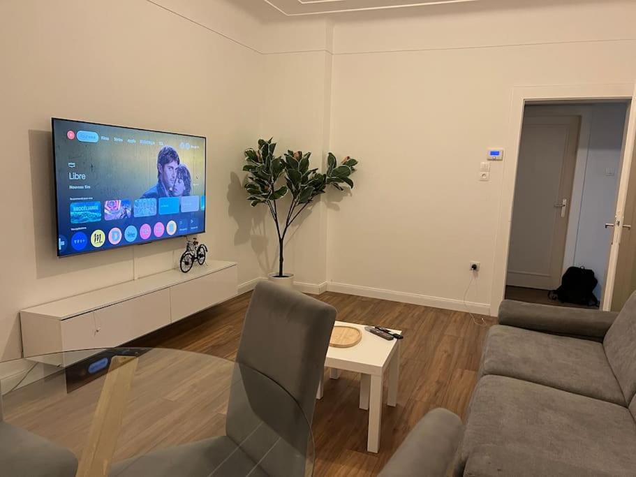 TV a/nebo společenská místnost v ubytování Zahra