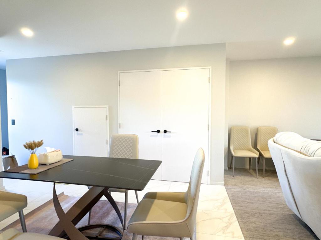 Graceful Stay 3BR beside UC - Resim 17