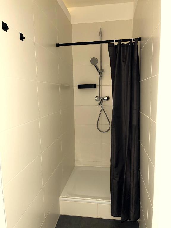 Koupelna v ubytování D10 I shared bathrooms&kitchen