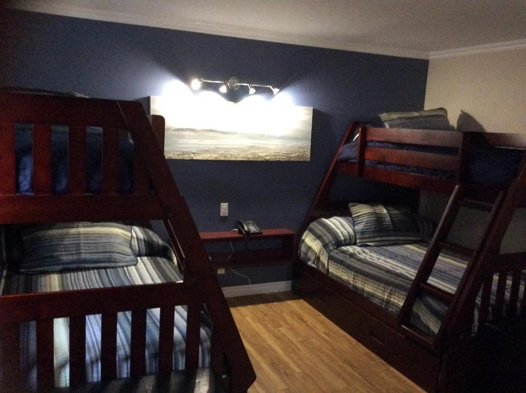 Postel nebo postele na pokoji v ubytování Miami Motel inc