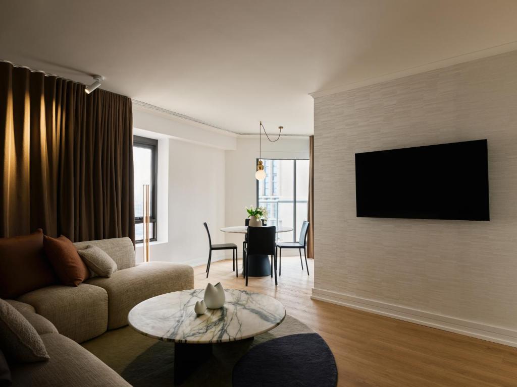 TV a/nebo společenská místnost v ubytování Adina Apartment Hotel Sydney Town Hall