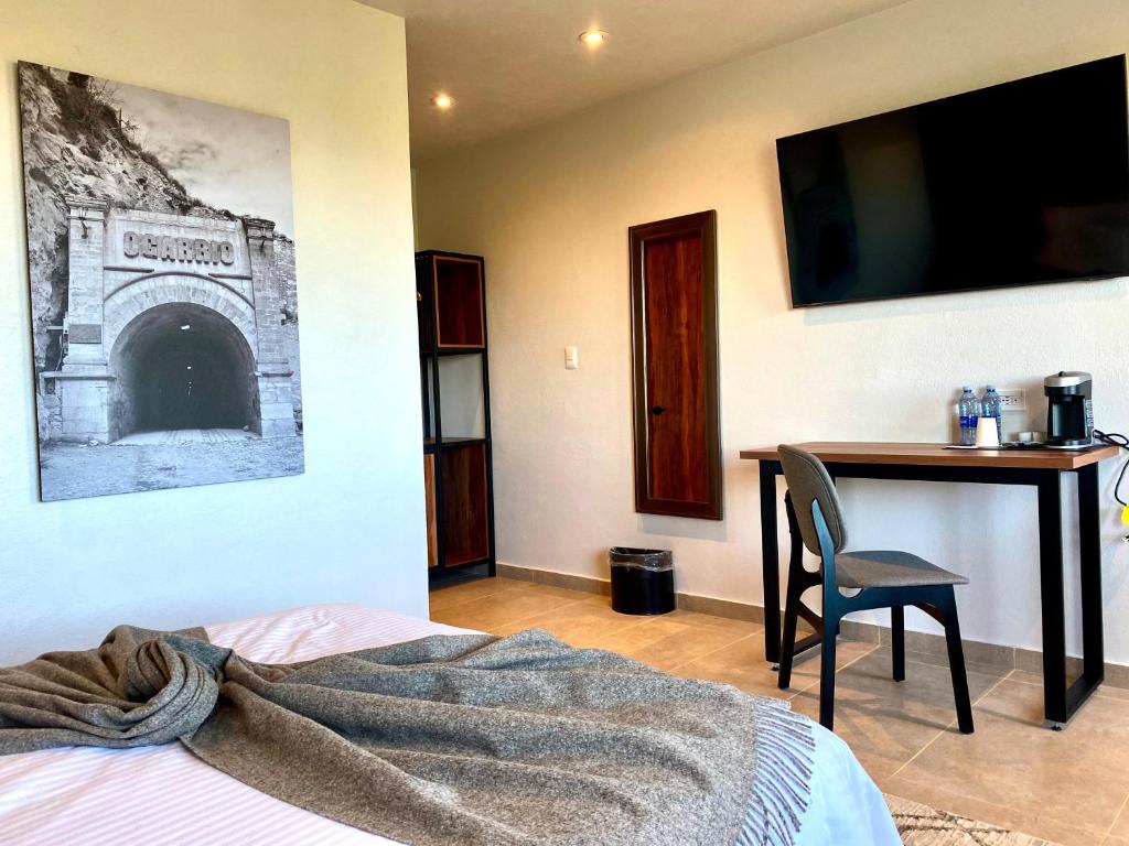 Postel nebo postele na pokoji v ubytování HOTEL MINA REAL MATEHUALA