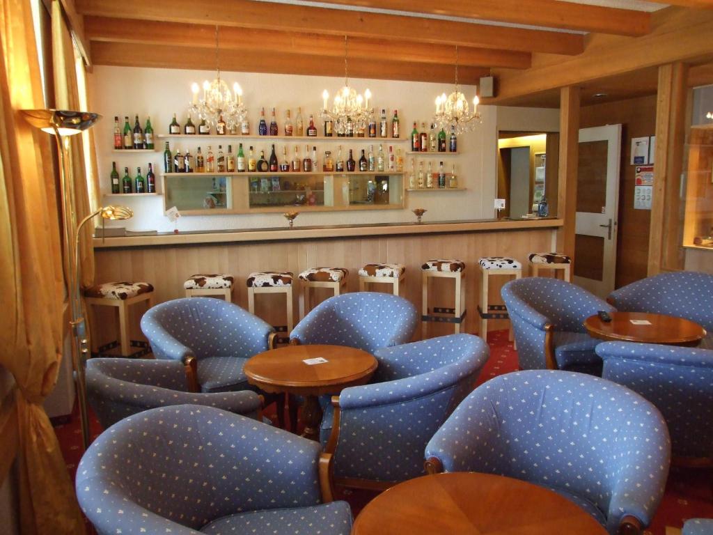 Lounge nebo bar v ubytování Hotel Bellevue - Traditional Swiss Hideaway