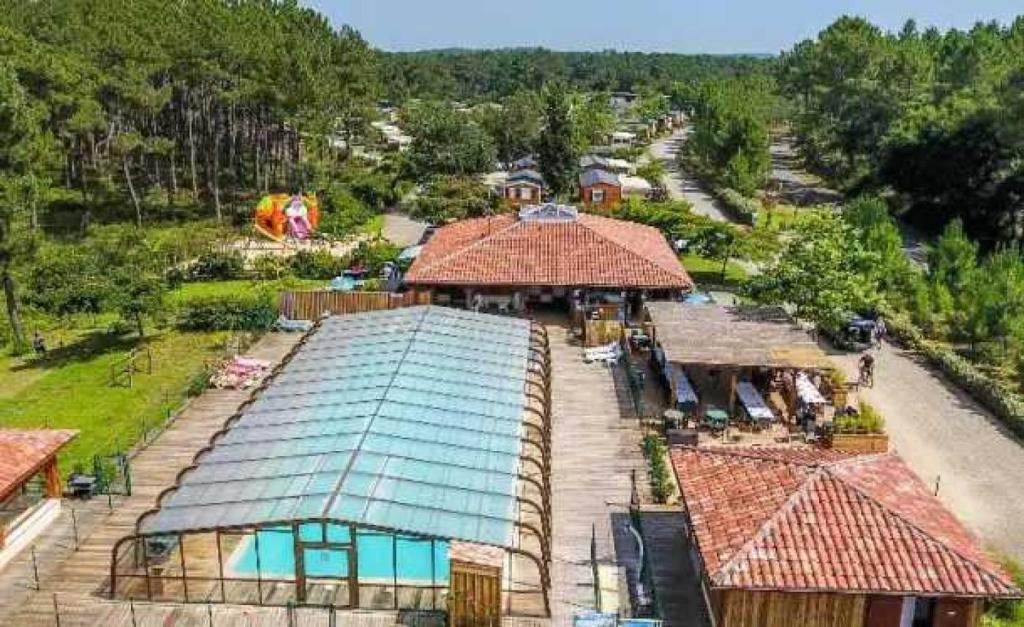 Camping 4 étoiles - Piscine - eebe0e - Two-Bedroom Mobile Home