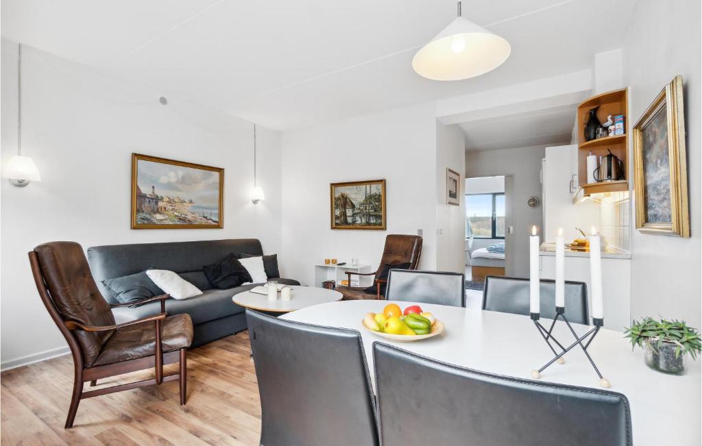 Χώρος καθιστικού στο 1 Bedroom Stunning Apartment In Fanø