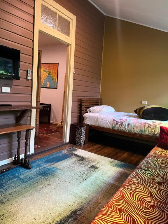 Postel nebo postele na pokoji v ubytování Grey Gum Lodge