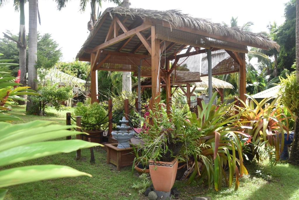 Zahrada ubytování Gite d'Arles Bungalow "Ti Polo"