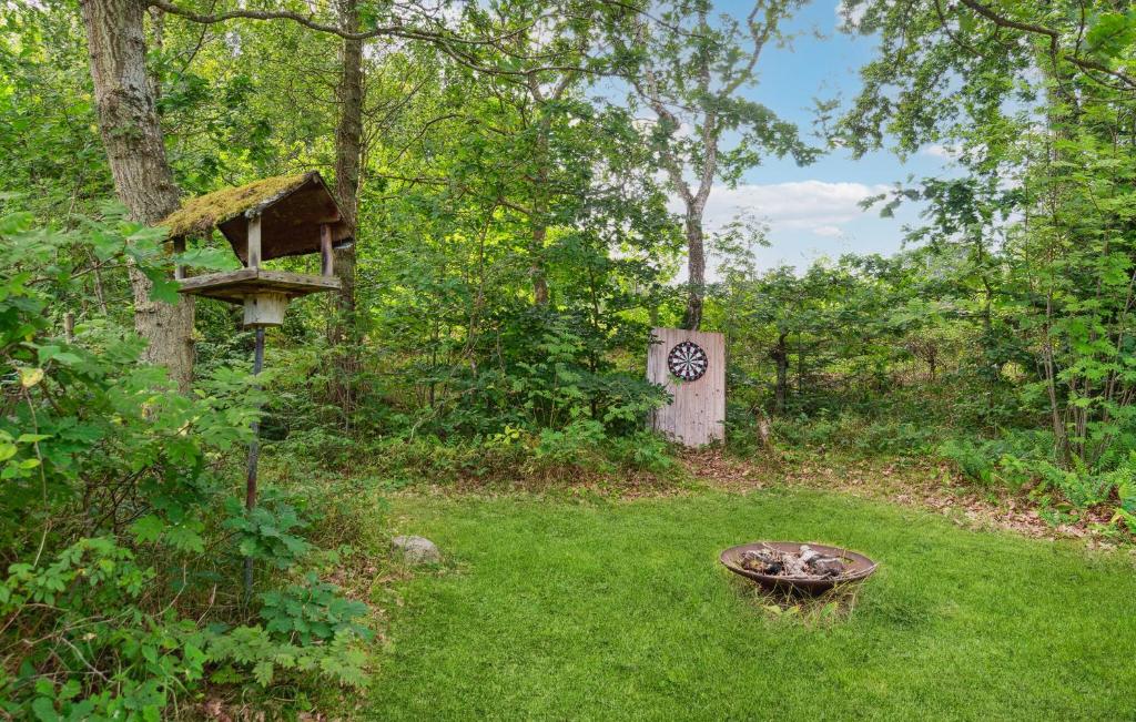 Zahrada ubytování Pet Friendly Home In Glesborg With Wifi