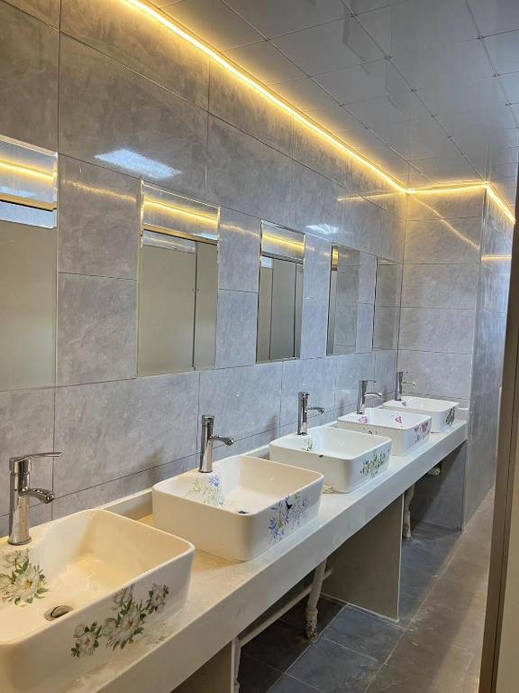 Koupelna v ubytování Zhihexing Youth Hostel-知和行青年酒店