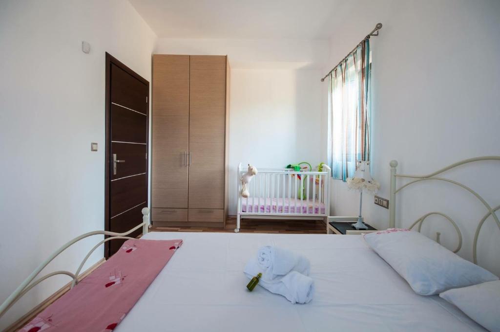 Diamond Giannopoulos Elea Apartments tesisinde bir odada yatak veya yataklar