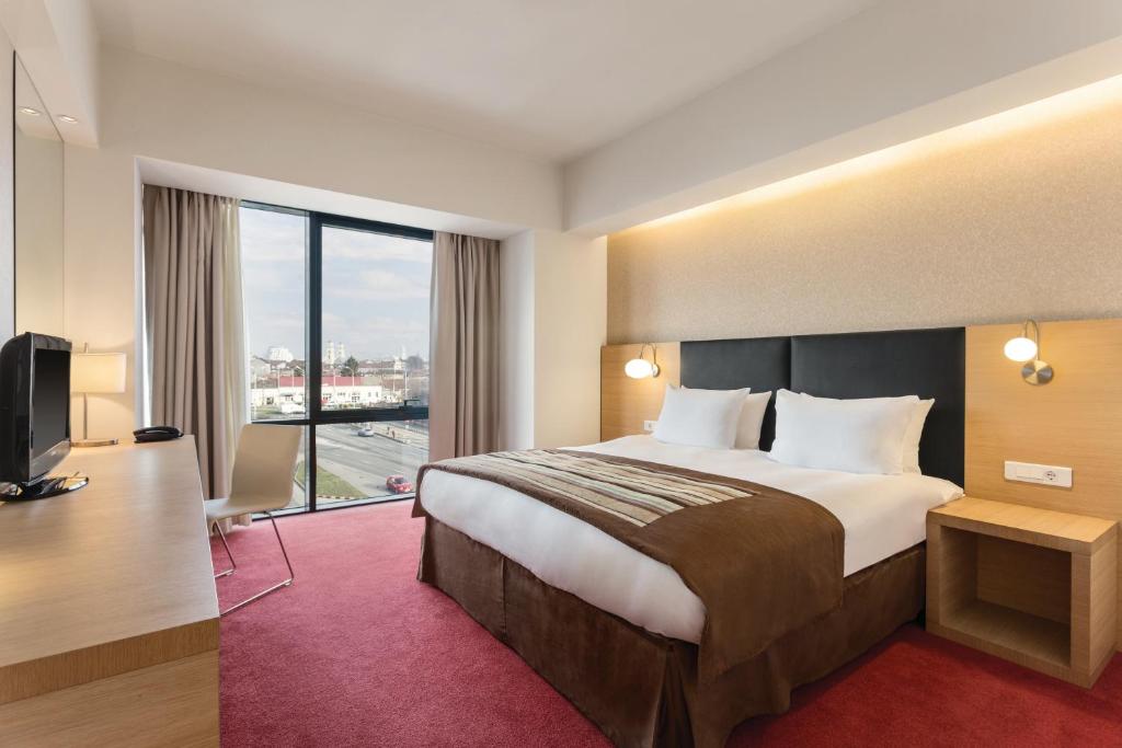 Ramada by Wyndham Oradea - Luxo 1 Rei Bed Ced