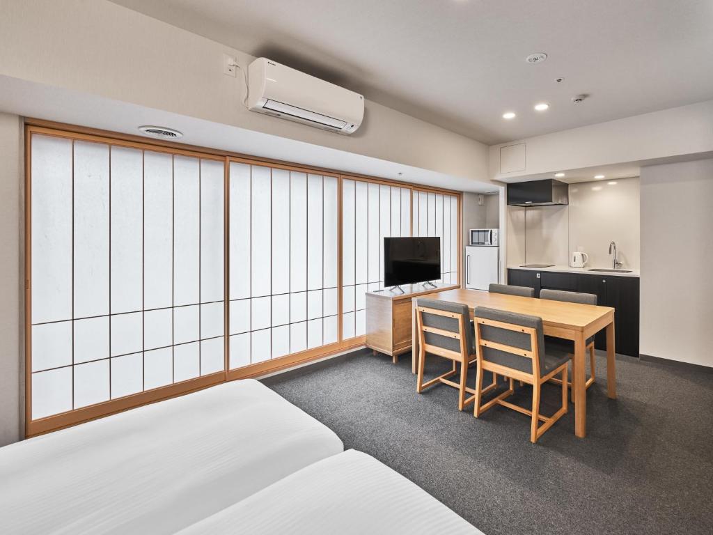 Kuchyň nebo kuchyňský kout v ubytování MIMARU Tokyo Kinshicho