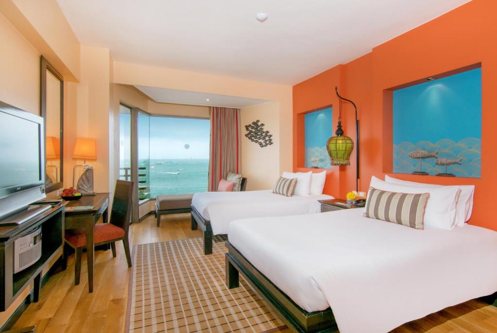 The Bayview Hotel Pattaya - Deluxe Sea View High Floor Twin Bed