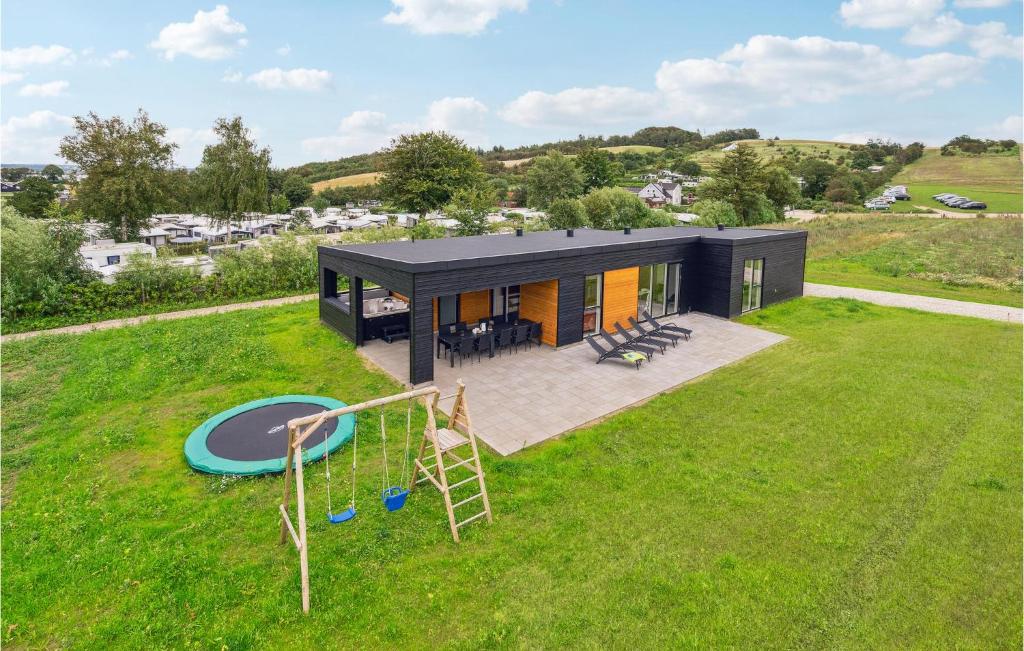 Zahrada ubytování Awesome Home In Løgstrup With Kitchen