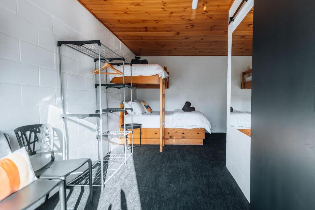 Кровать или кровати в номере Lakeside Falls Creek