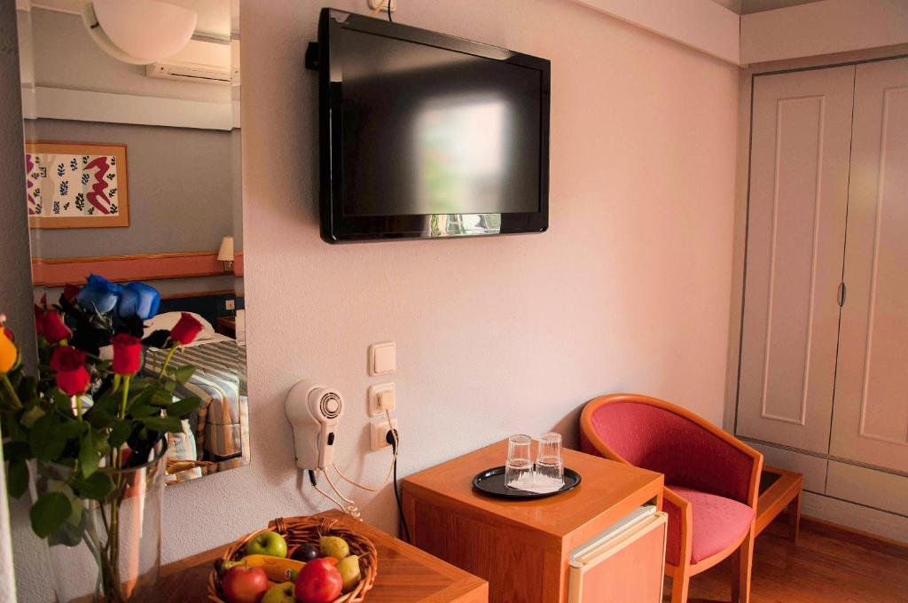 TV a/nebo společenská místnost v ubytování Hotel Samaras