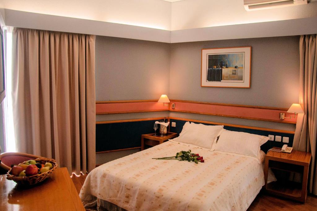 Postel nebo postele na pokoji v ubytování Hotel Samaras