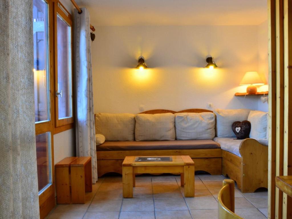 Duplex rénové 8 pers. à 3 min des pistes avec balcon et parking gratuit - FR-1-329-94
