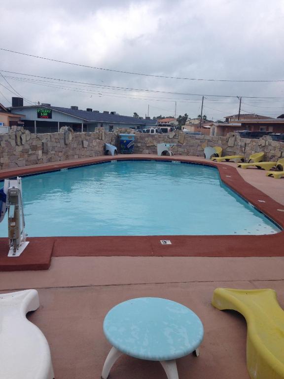 Bazén v ubytování White Sands Inn, Marina, Bar & Grill nebo v jeho okolí
