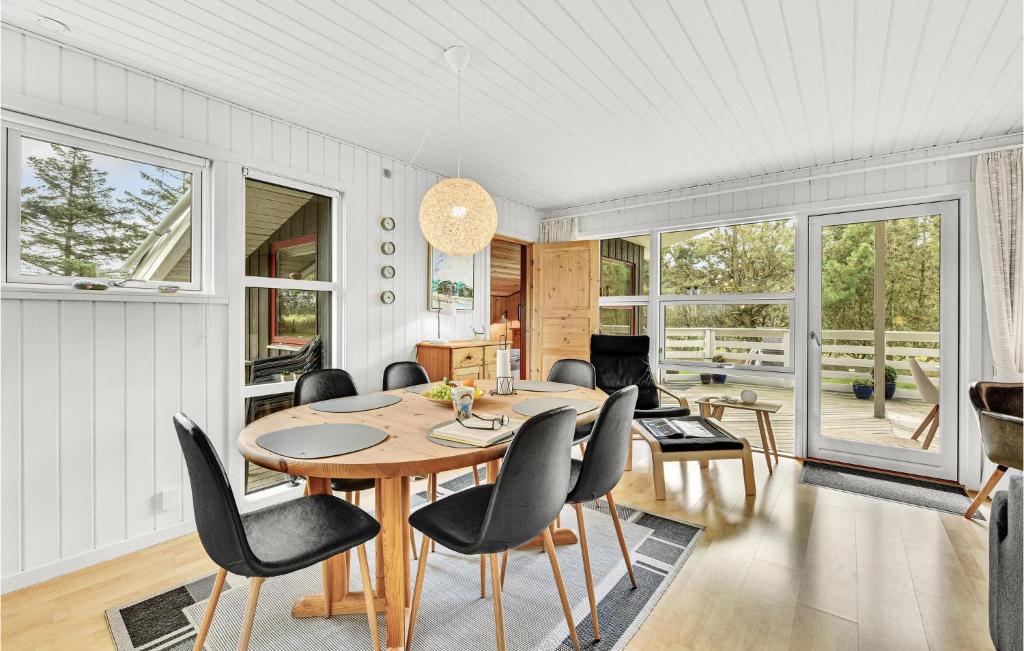 Beautiful Home In Skjern With Kitchen - Maison De Vacances De Trois Chambres
