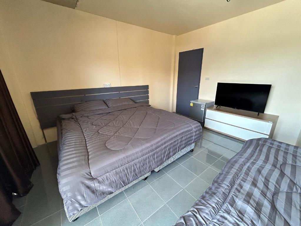 Postel nebo postele na pokoji v ubytování Krabi Greenday Hostel and Glamping