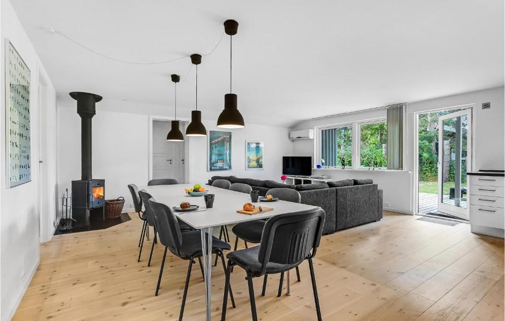 Kuchyň nebo kuchyňský kout v ubytování Holiday Home Krondyrstien Væggerløse Ii