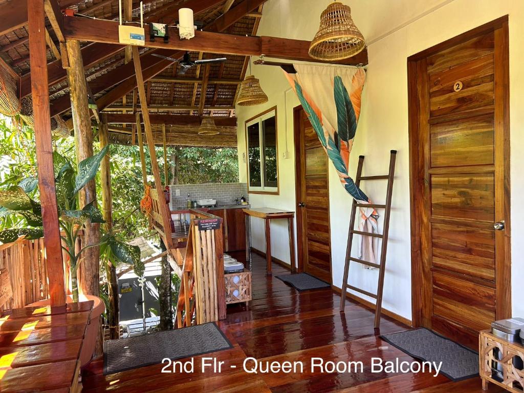 Wayans Siargao - Queen Room With Balcony