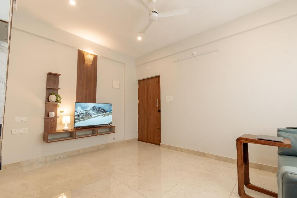 TV a/nebo společenská místnost v ubytování Ega Orchid, Luxury Apartment in Brookefield
