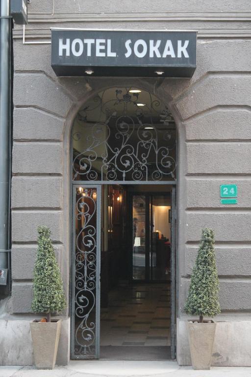 La fachada o entrada de Hotel Sokak