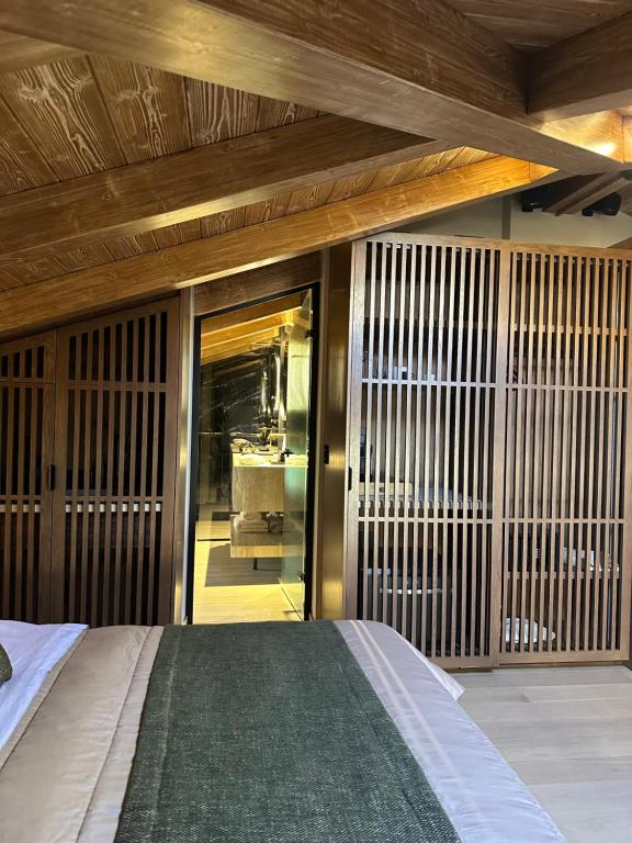 Postel nebo postele na pokoji v ubytování Ceci Suites