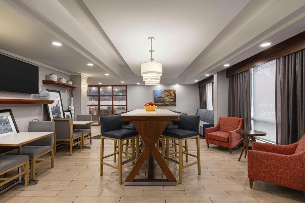 Hampton Inn Charlottesville photo