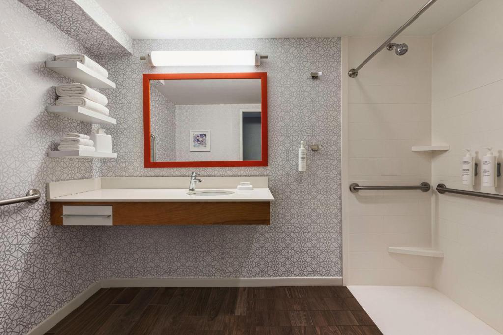 Hampton Inn Charlottesville photo