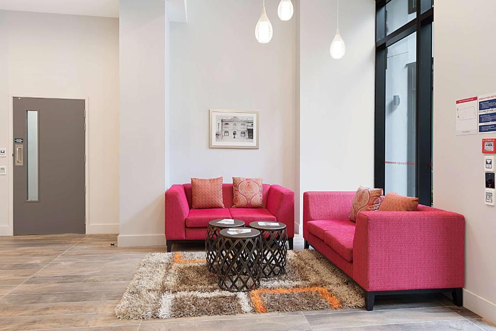 Ramada Suites By Wyndham Victoria Street West - Resim 8