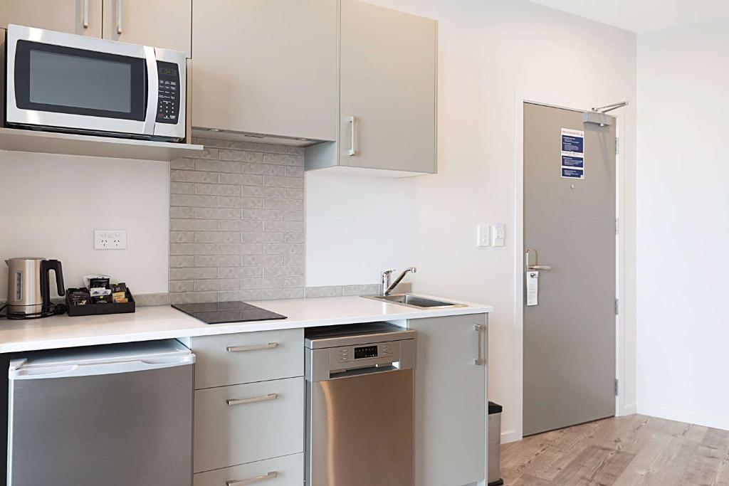 Ramada Suites By Wyndham Victoria Street West - Resim 11