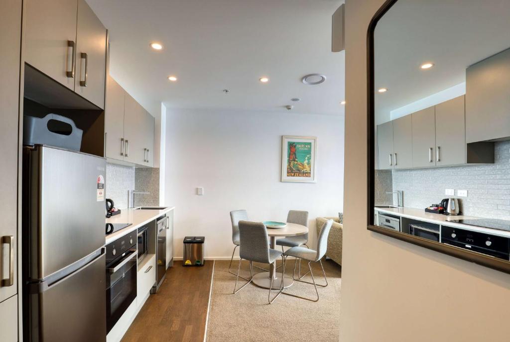 Ramada Suites By Wyndham Victoria Street West - Resim 22