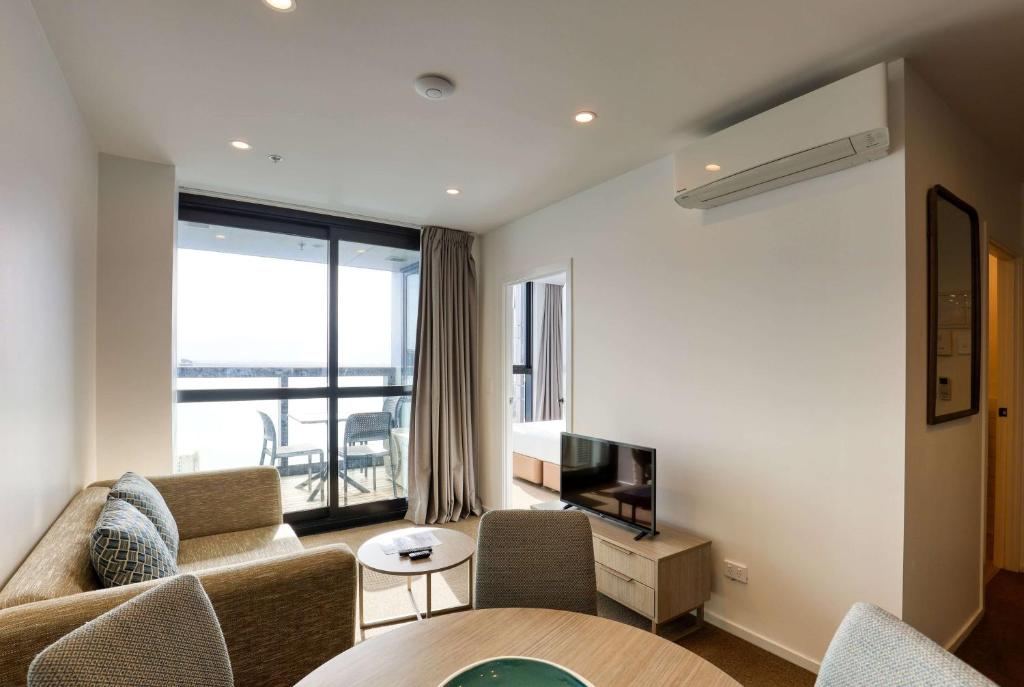 Ramada Suites By Wyndham Victoria Street West - Resim 23